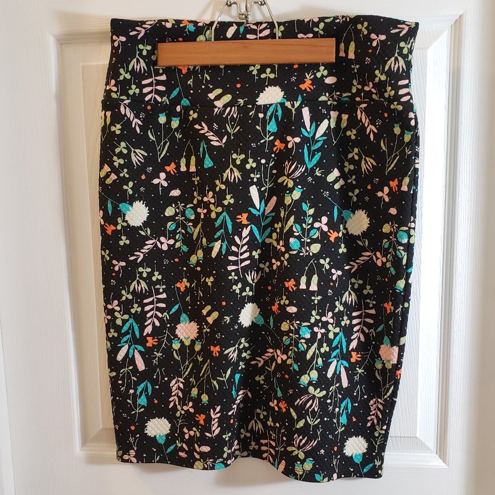 LulaRoe Cassie Pencil Skirt in Black and Floral: L